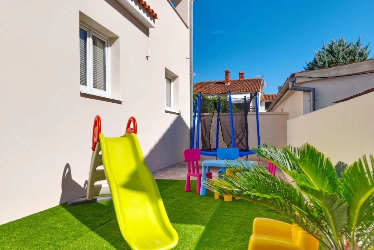 Villa Nata In Pula - Haus Fuer 8-10 Personen
