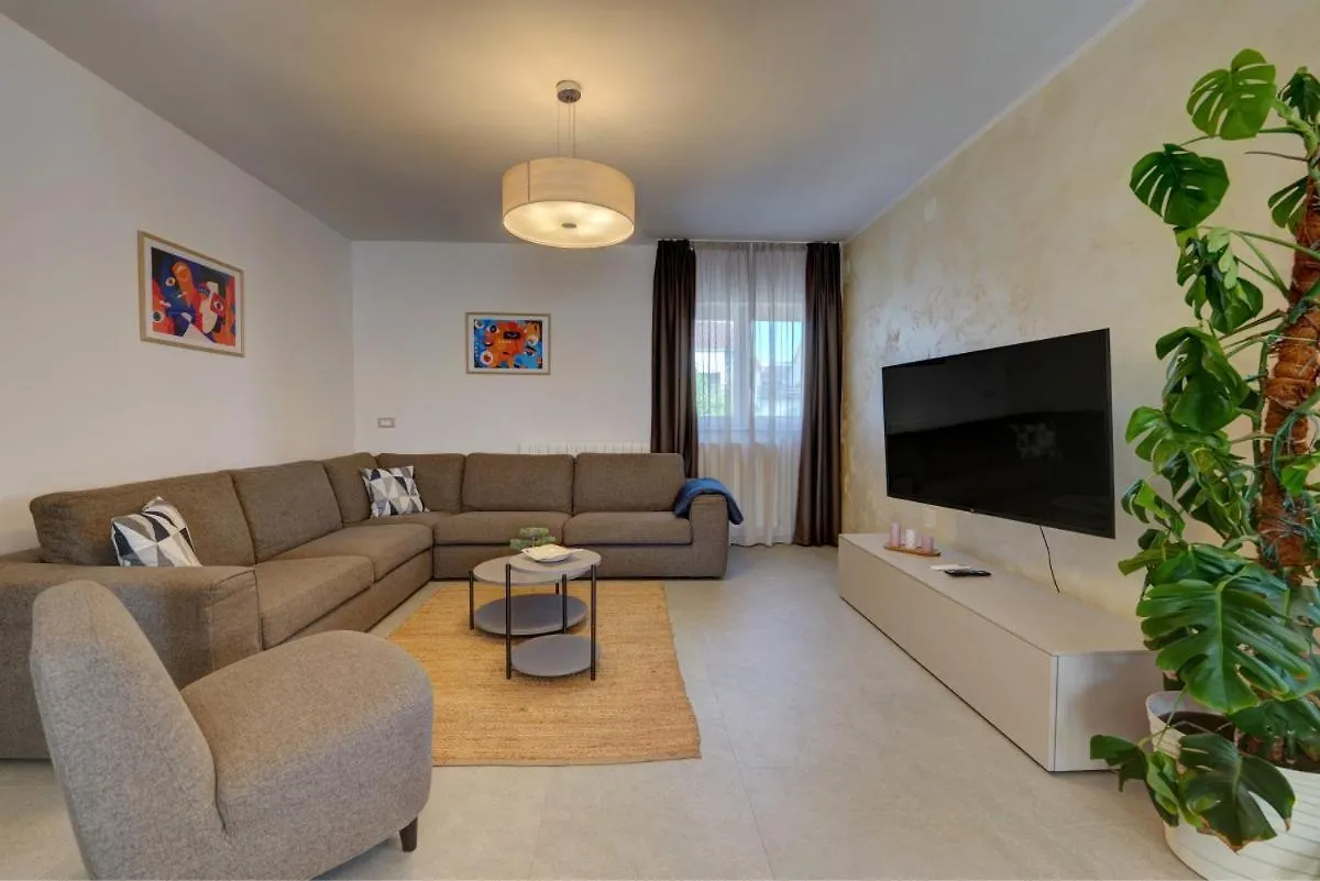 Villa Nata In Pula - Haus Fuer 8-10 Personen Κροατία
