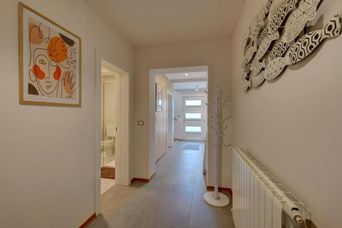 Villa Nata In Pula - Haus Fuer 8-10 Personen 크로아티아