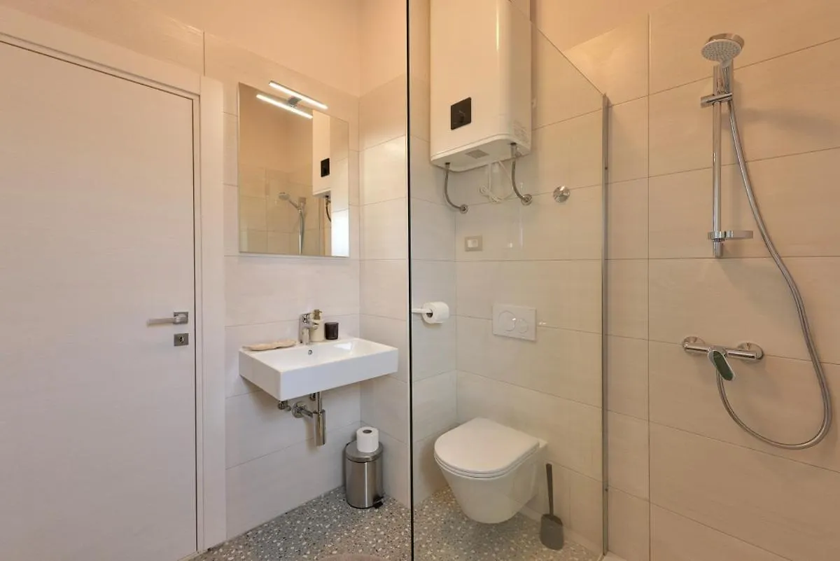 Villa Nata In Pula - Haus Fuer 8-10 Personen