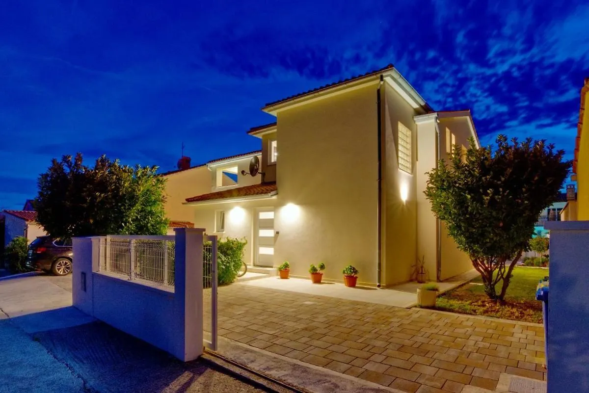 Villa Nata In Pula - Haus Fuer 8-10 Personen 0*,
