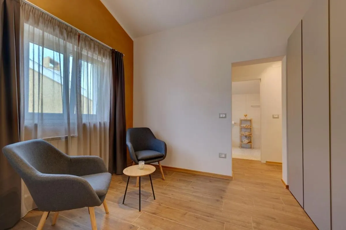 Villa Nata In Pula - Haus Fuer 8-10 Personen