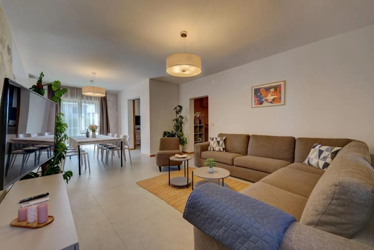 Villa Nata In Pula - Haus Fuer 8-10 Personen