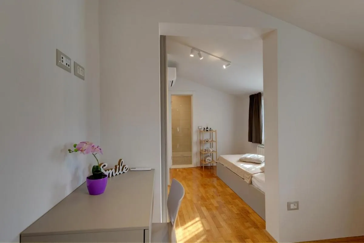 Villa Nata In Pula - Haus Fuer 8-10 Personen 크로아티아