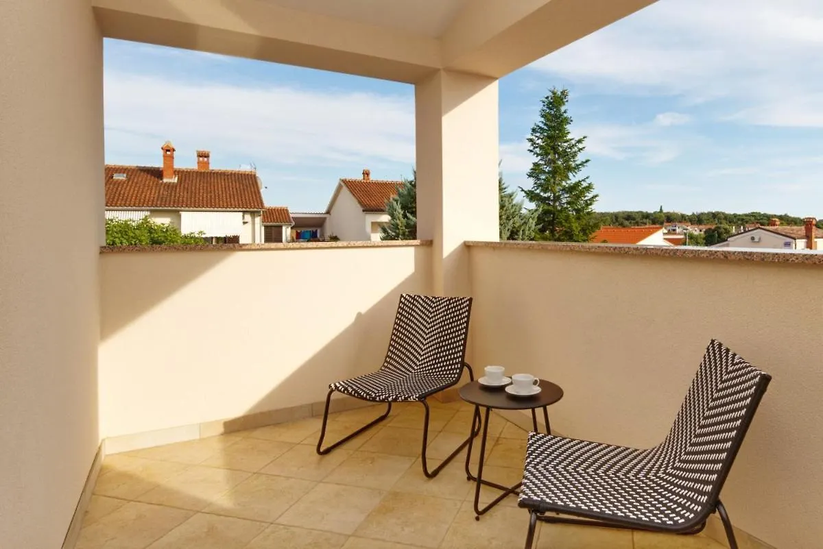 Villa Nata In Pula - Haus Fuer 8-10 Personen