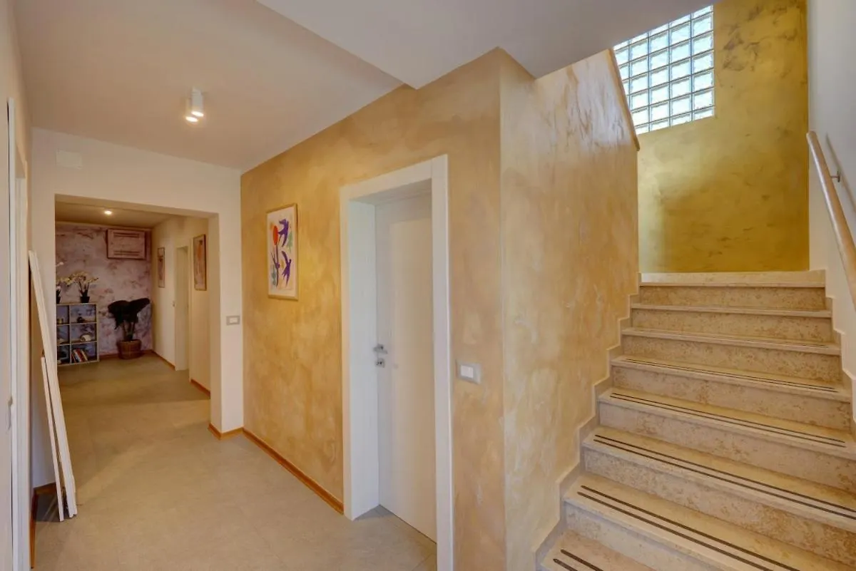 Villa Nata In Pula - Haus Fuer 8-10 Personen