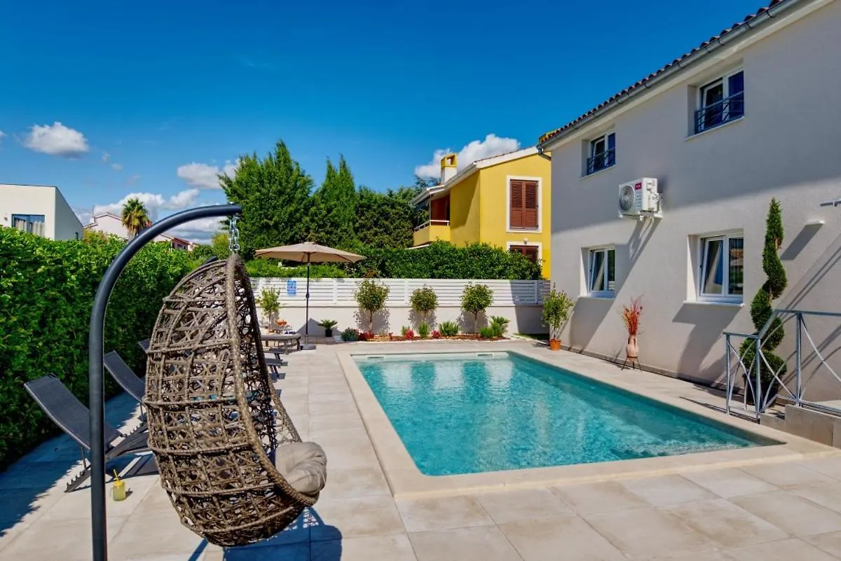 Villa Nata In Pula - Haus Fuer 8-10 Personen Κροατία