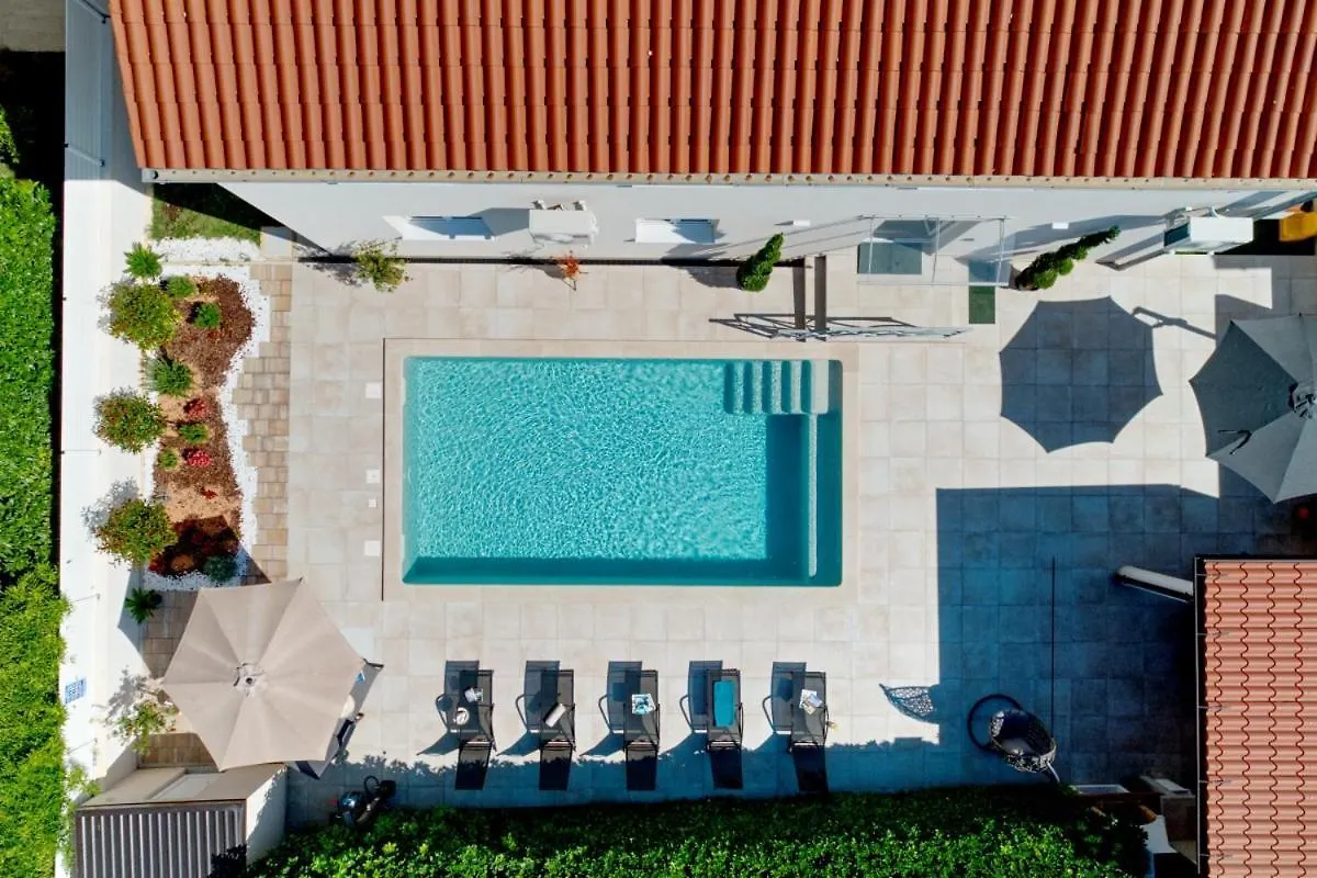 Villa Nata In Pula - Haus Fuer 8-10 Personen Κροατία
