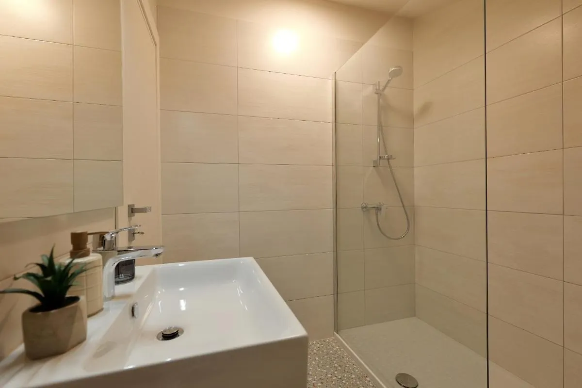 Villa Nata In Pula - Haus Fuer 8-10 Personen