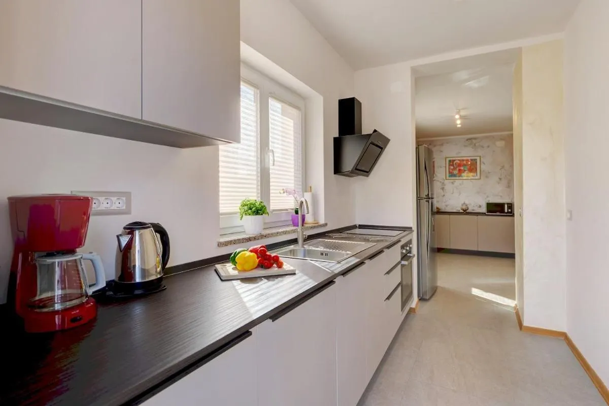 Villa Nata In Pula - Haus Fuer 8-10 Personen