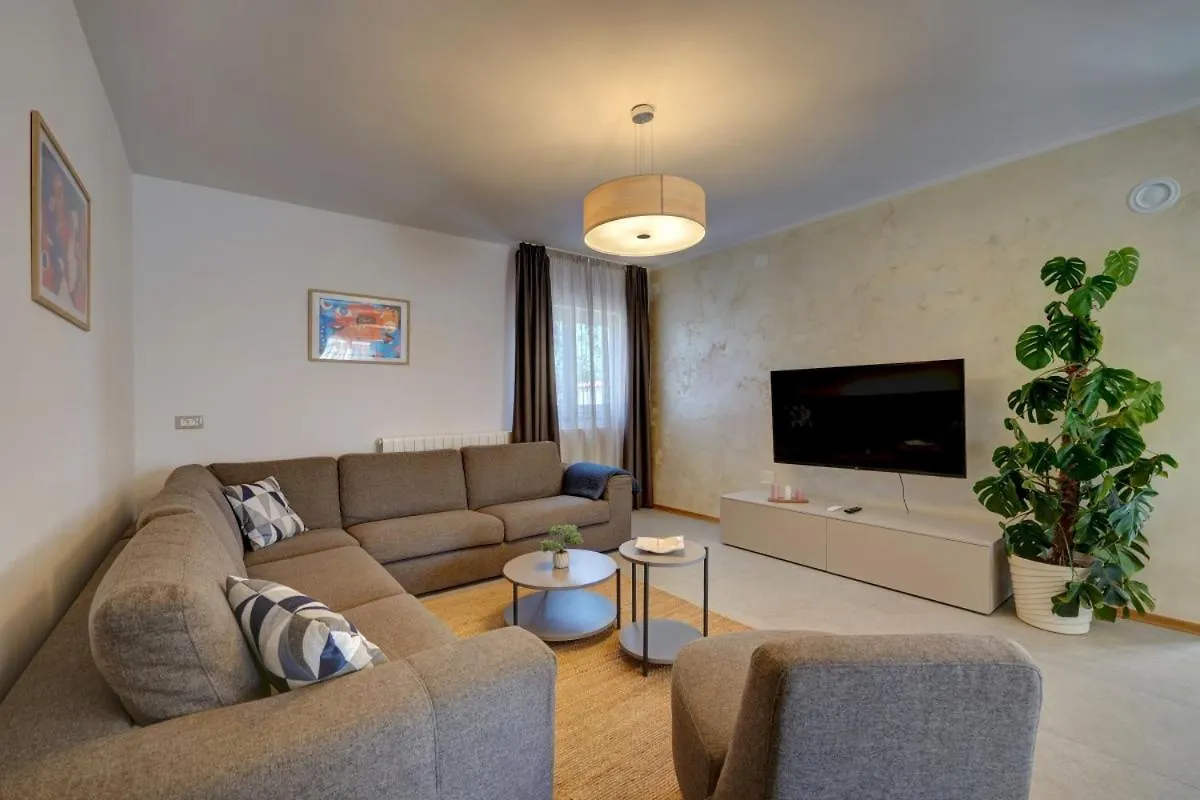 Villa Nata In Pula - Haus Fuer 8-10 Personen 크로아티아