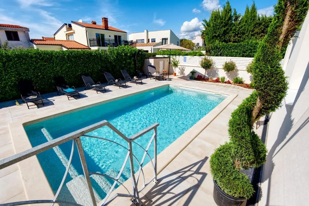 Villa Nata In Pula - Haus Fuer 8-10 Personen 0*,